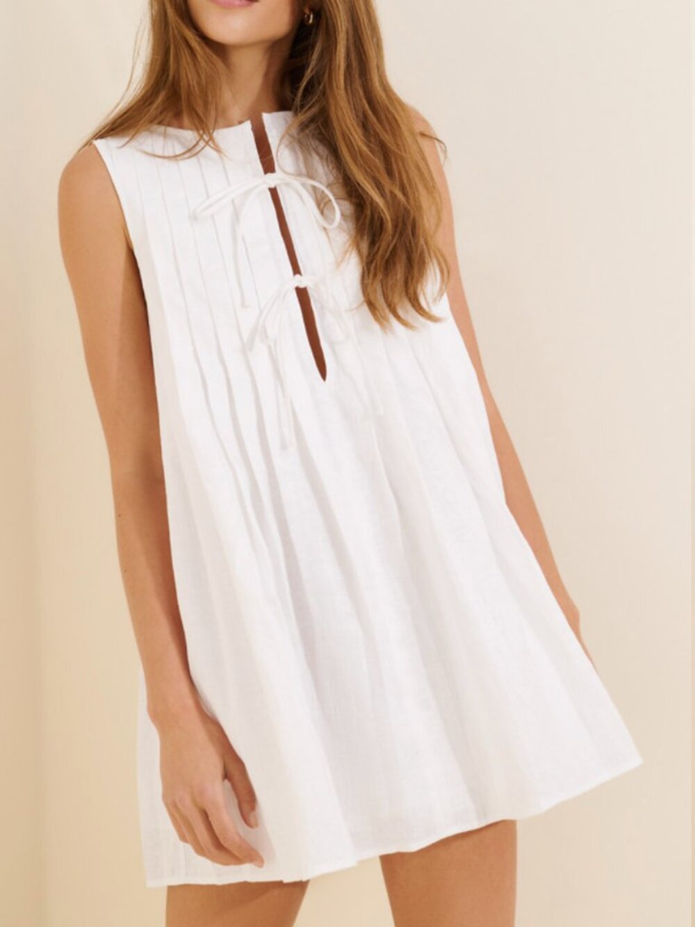 VRG GRL Valeria White Linen Pleated Sleeveless Mini Dress sz S